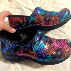 Dansko Professional clog size 40, multicolor pattern.